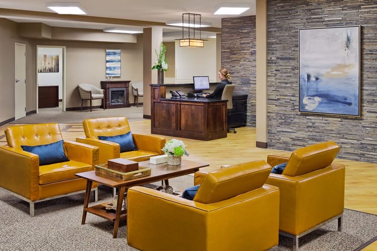 The Suites Parker atmosphere and seating