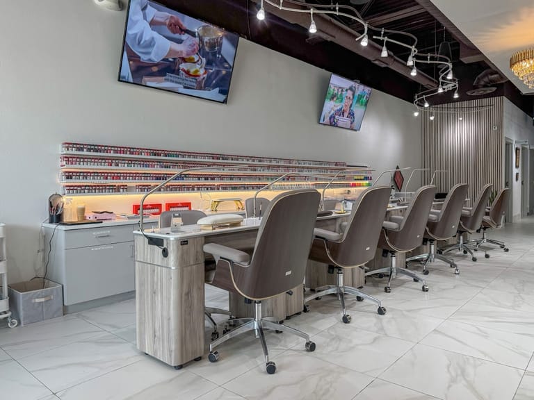 Shape Nails Lounge dining area