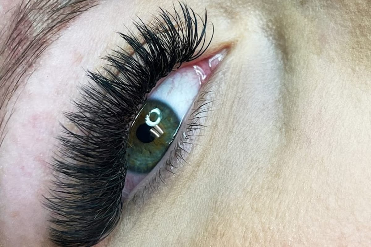 Looks and Lashes by Lex atmosphere and seating