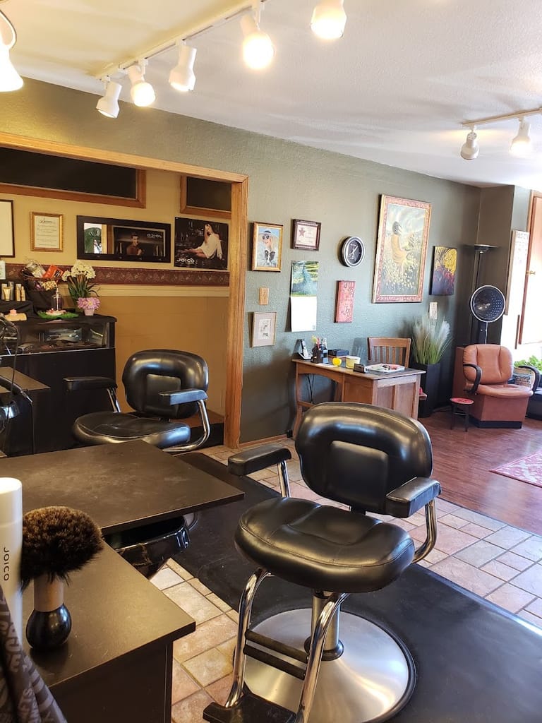 Scissors II dining area