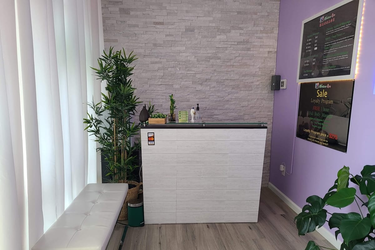 Wonder Spa Massage Highlands Ranch dining area