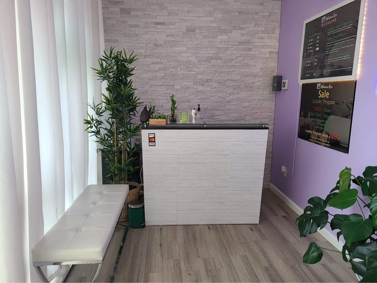 Wonder Spa Massage Highlands Ranch dining area
