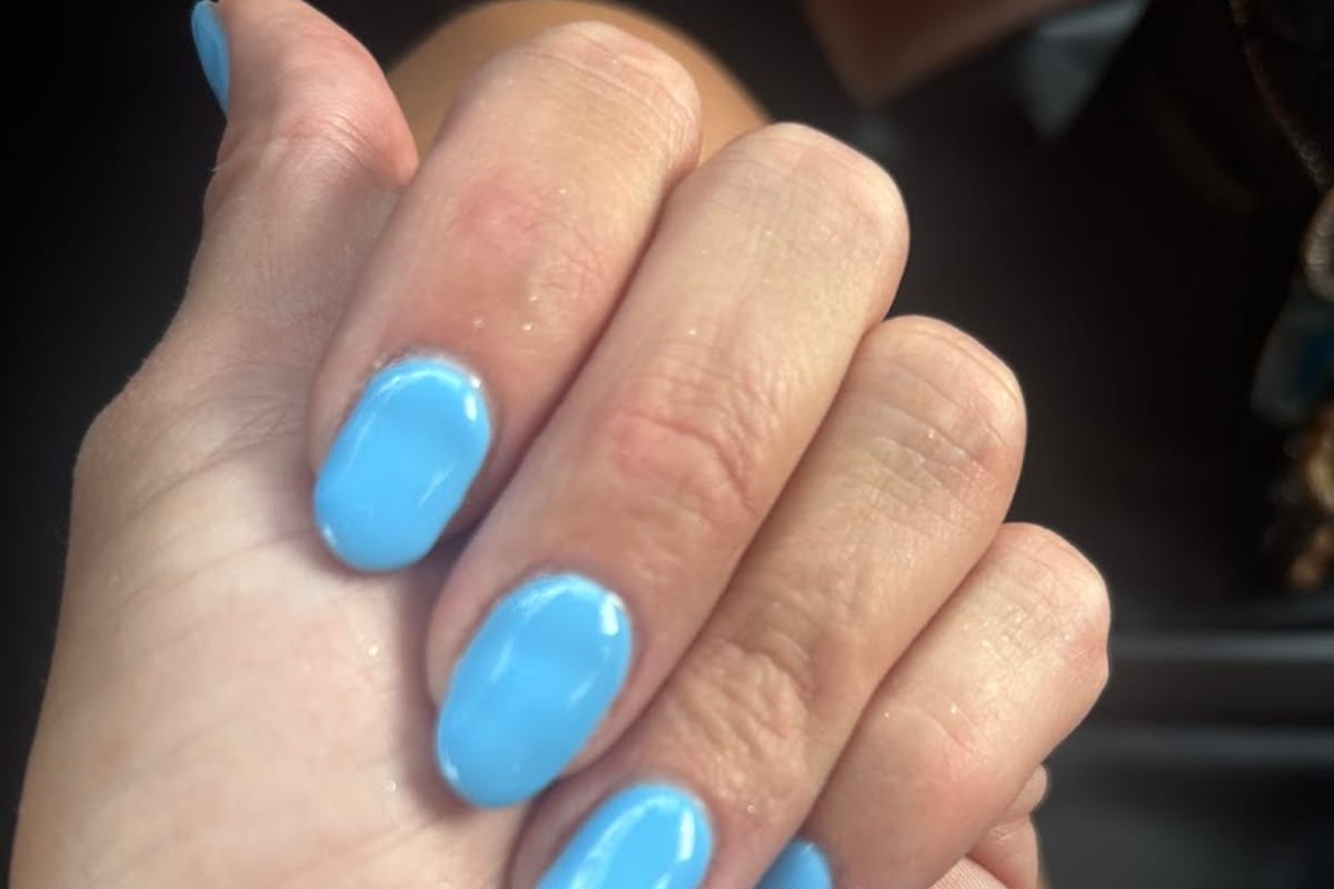 Dazzling Nails dining area