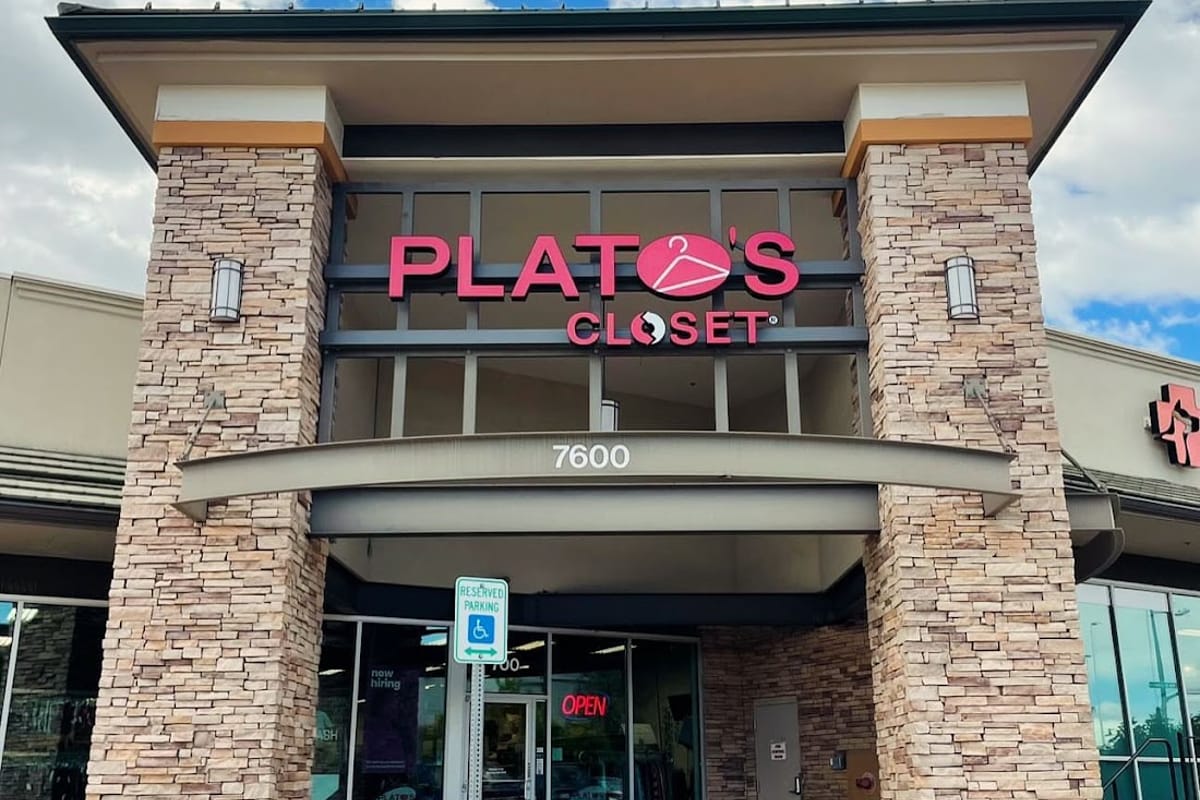 Plato's Closet Lone Tree, CO atmosphere and seating