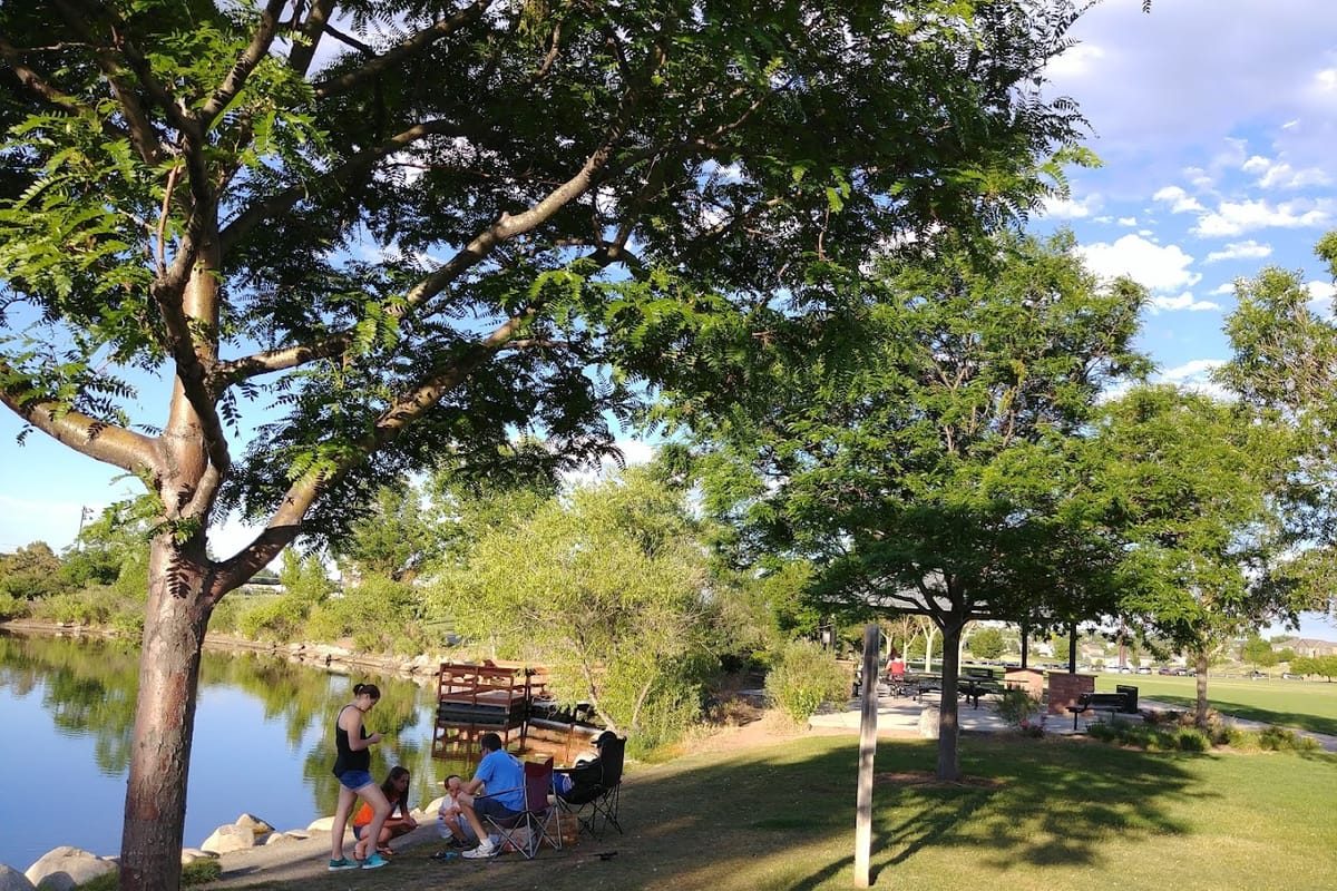 Paul's Pond dining area