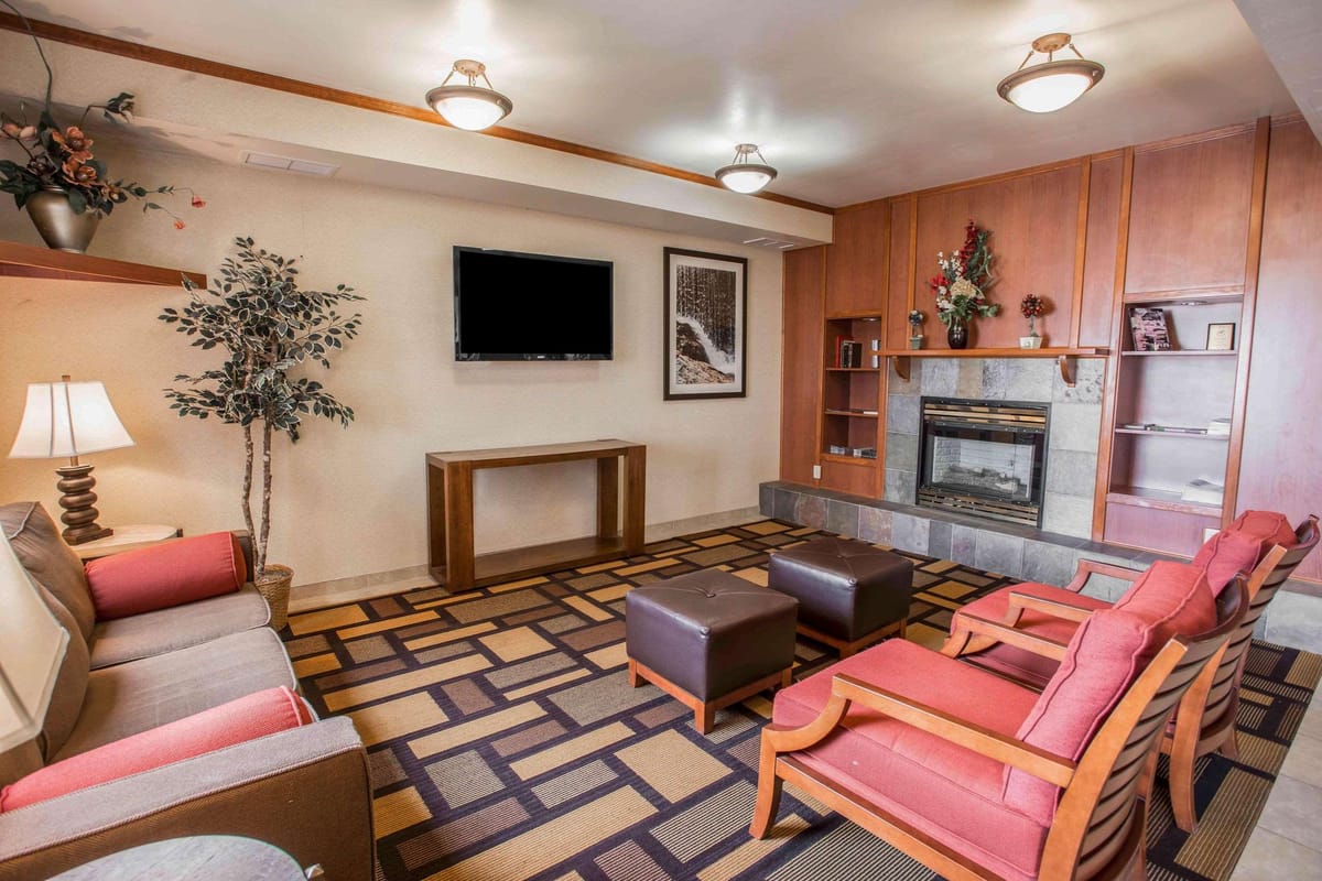 Comfort Suites Castle Rock - Denver South dining area