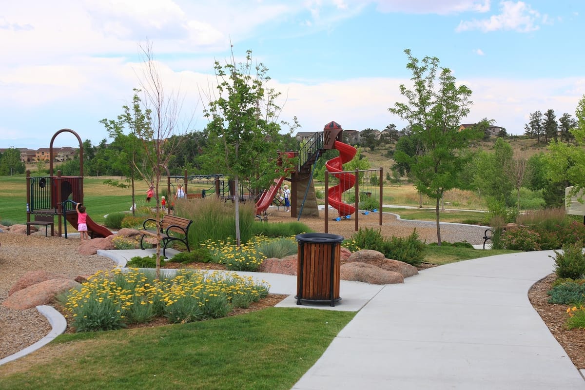 Tallman Meadow Park atmosphere and seating