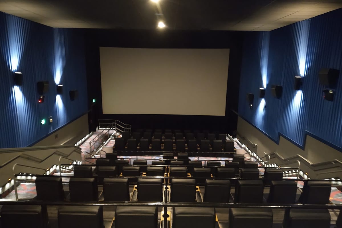 Regal UA Meadows atmosphere and seating
