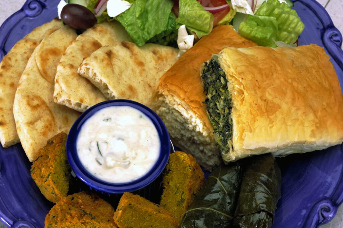 Renzios Greek Food atmosphere and seating