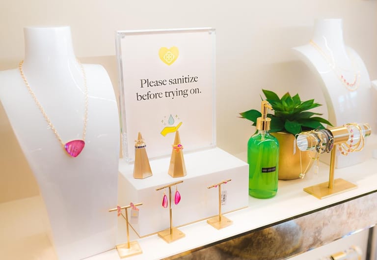 Kendra Scott exterior entrance