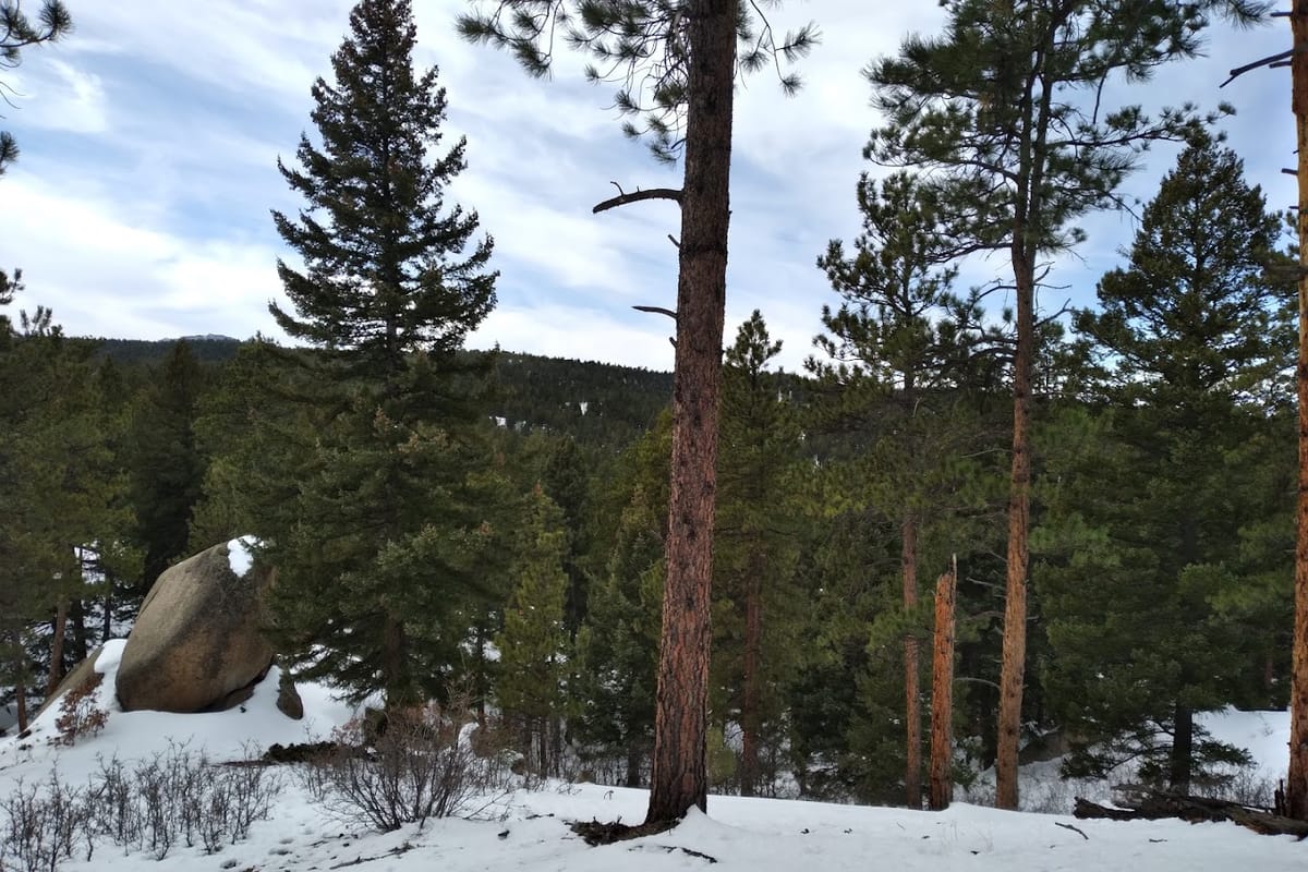 Sunset Point Trailhead dining area
