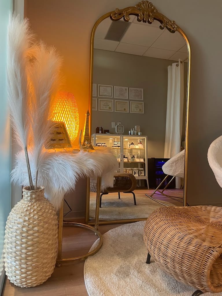j.YOUNG SPA atmosphere and seating
