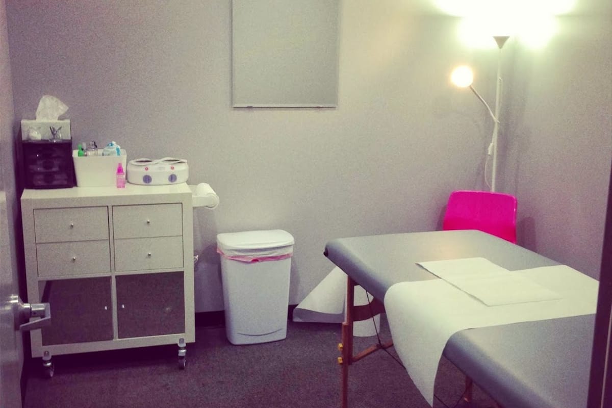 Wax It Salon atmosphere and seating