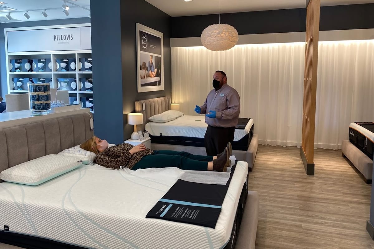 Tempur-Pedic Flagship Store atmosphere and seating