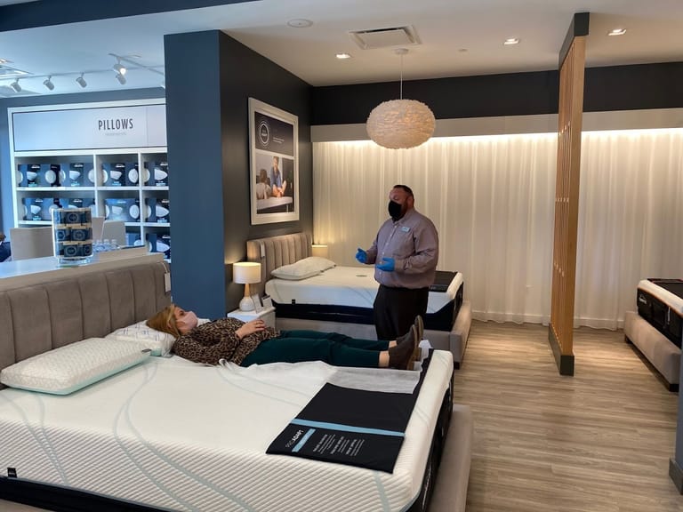 Tempur-Pedic Flagship Store atmosphere and seating