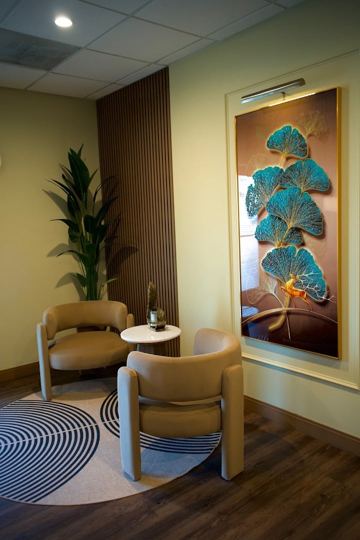 Mint Massage Lone Tree dining area