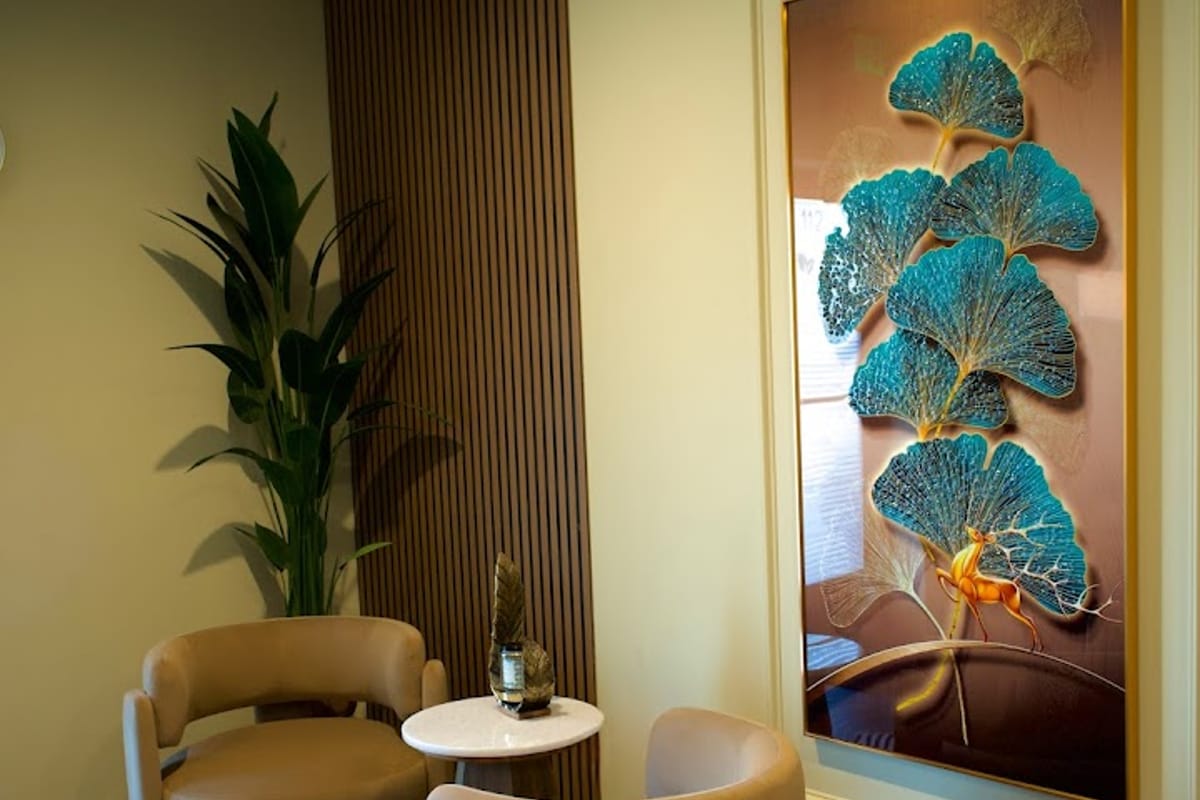 Mint Massage Lone Tree dining area