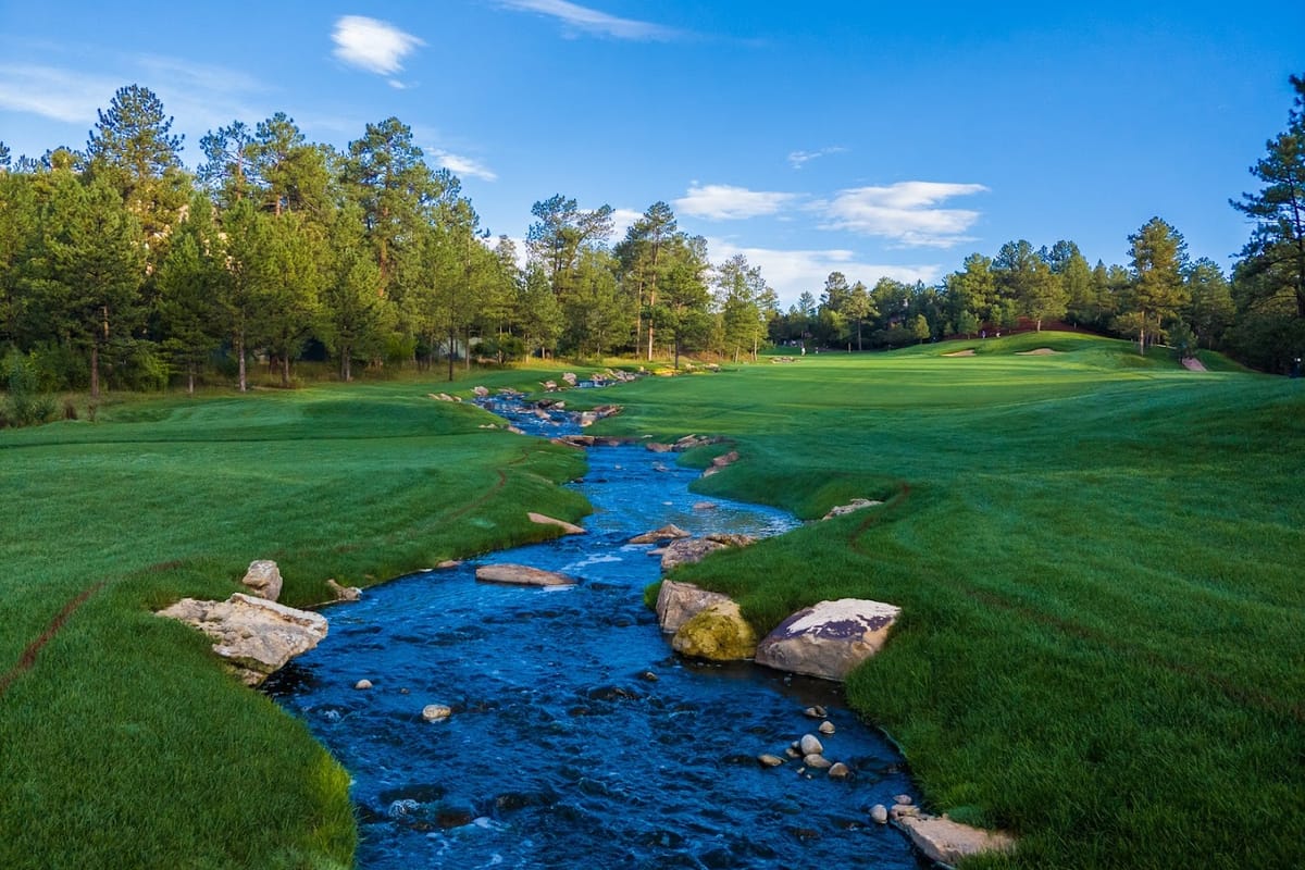 Castle Pines Golf Club atmosphere and seating