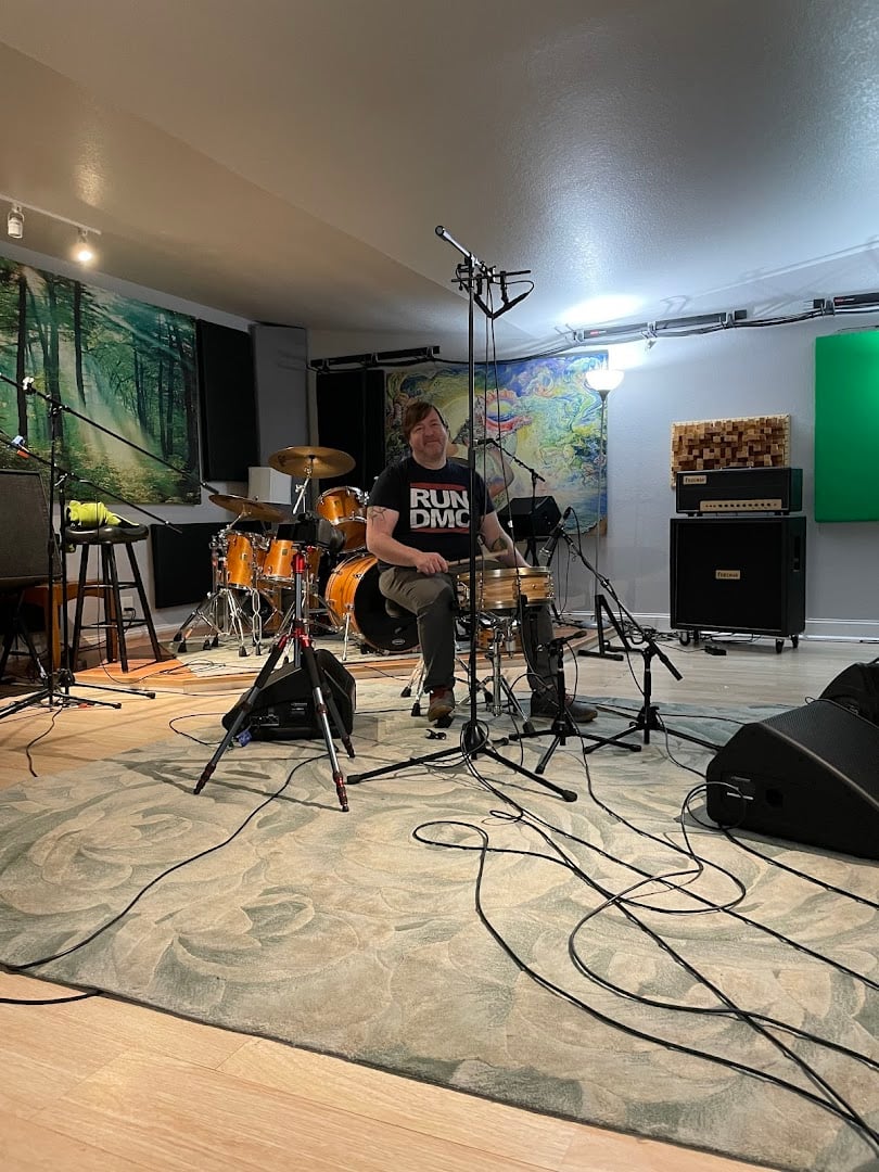 HyperThreat Rehearsal and Recording Studio featured offerings