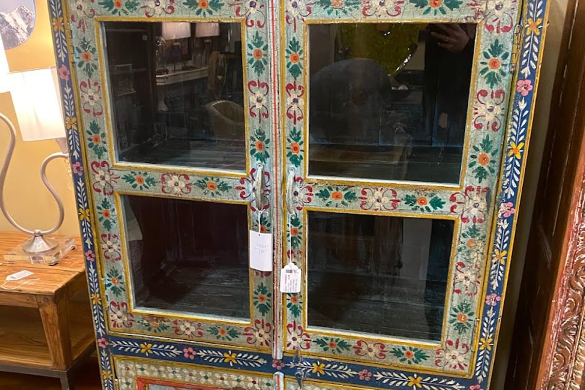 Rare Finds Warehouse - Highlands Ranch Furniture Store dining area