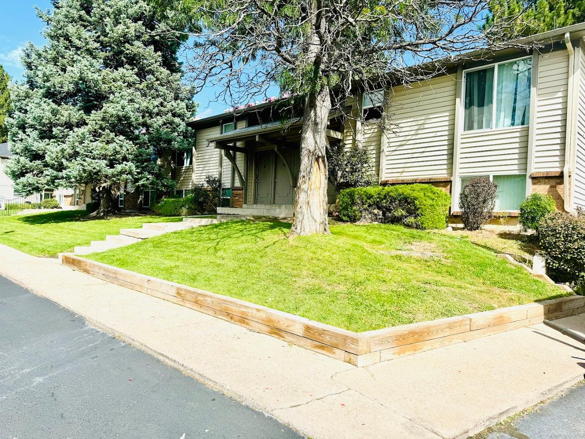 Winrock Apartments apartment community in Castle Rock, Colorado