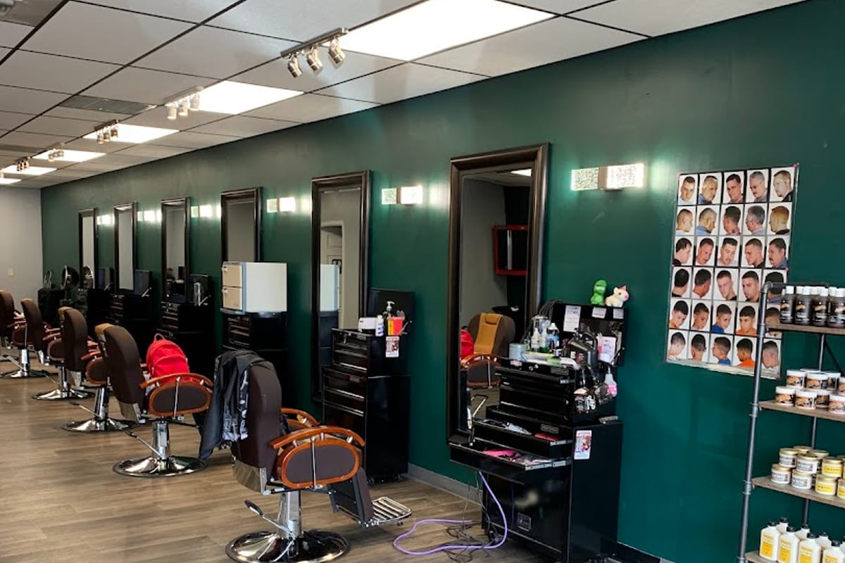 Kingsmen Haircuts for Men dining area