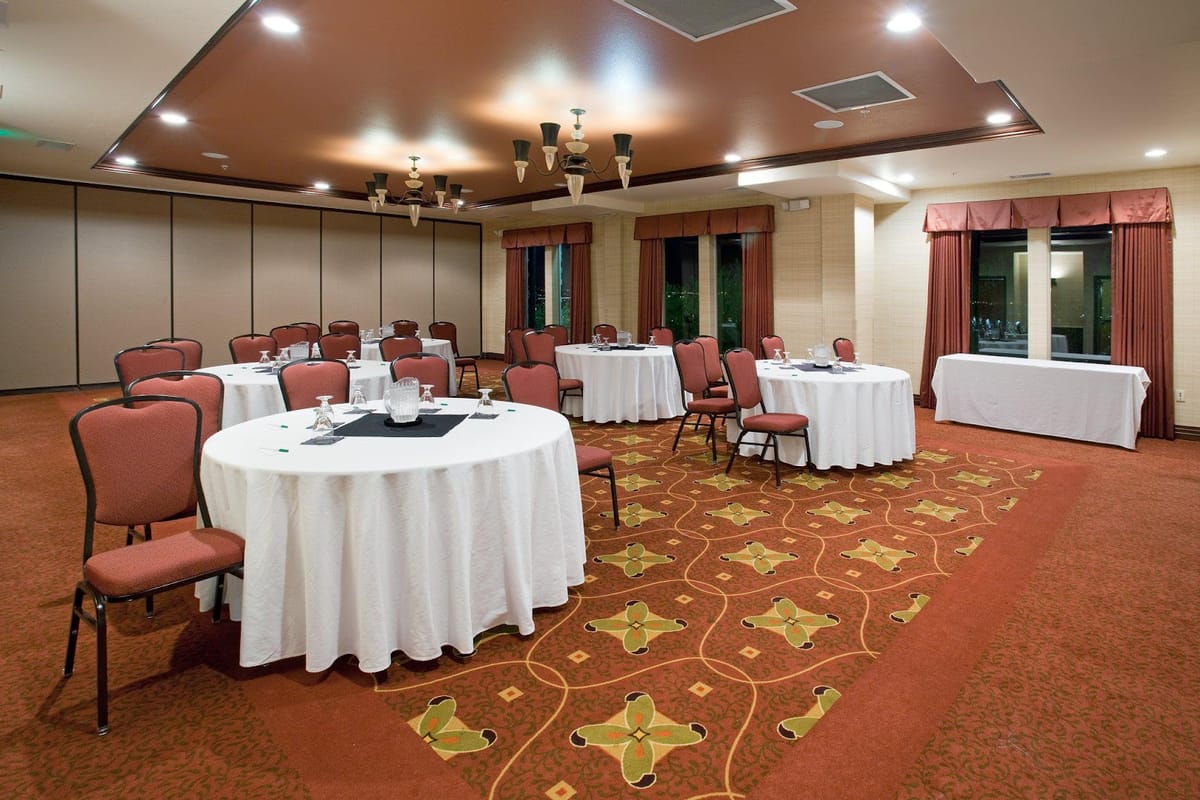 Holiday Inn Denver-Parker-E470/Parker Rd by IHG dining area