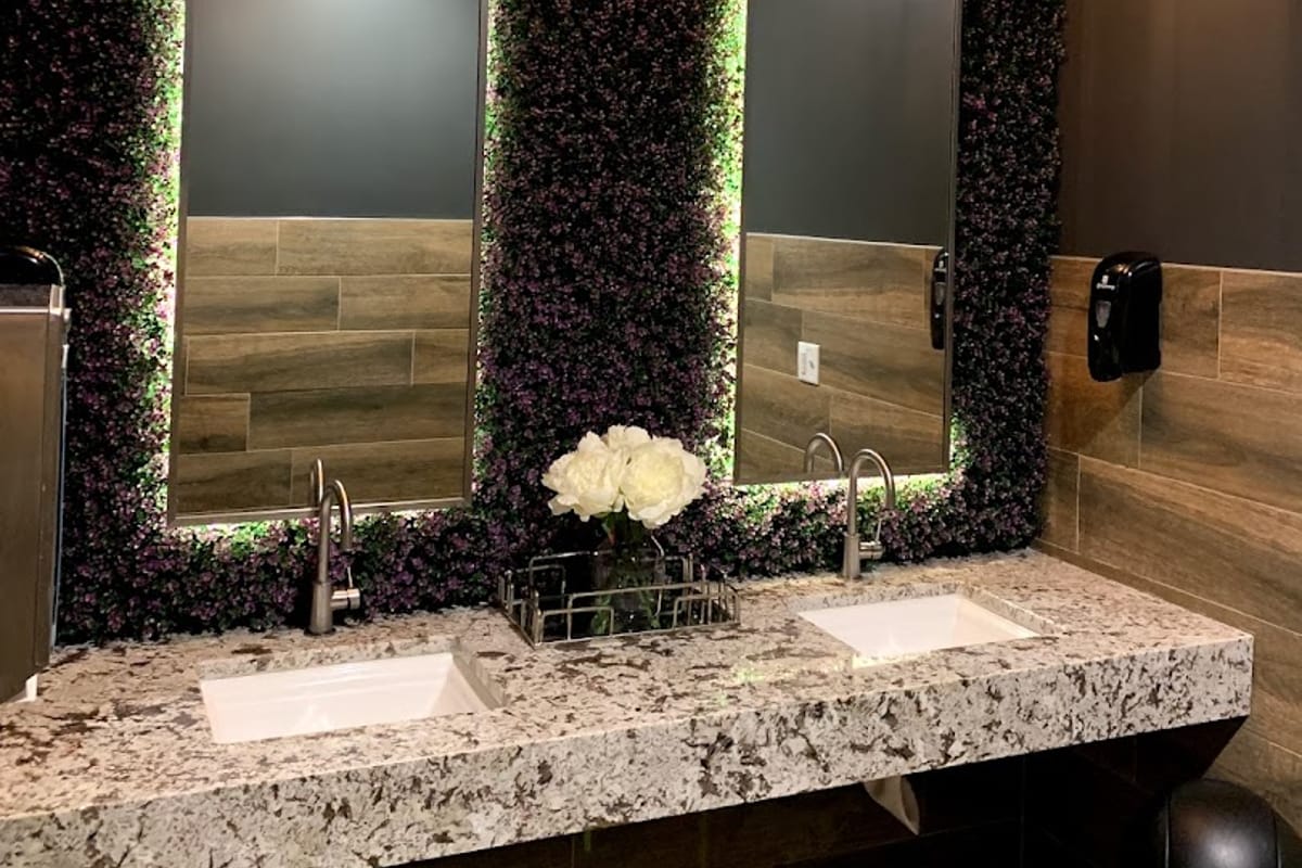 Aubrey’s BeautyBlend dining area