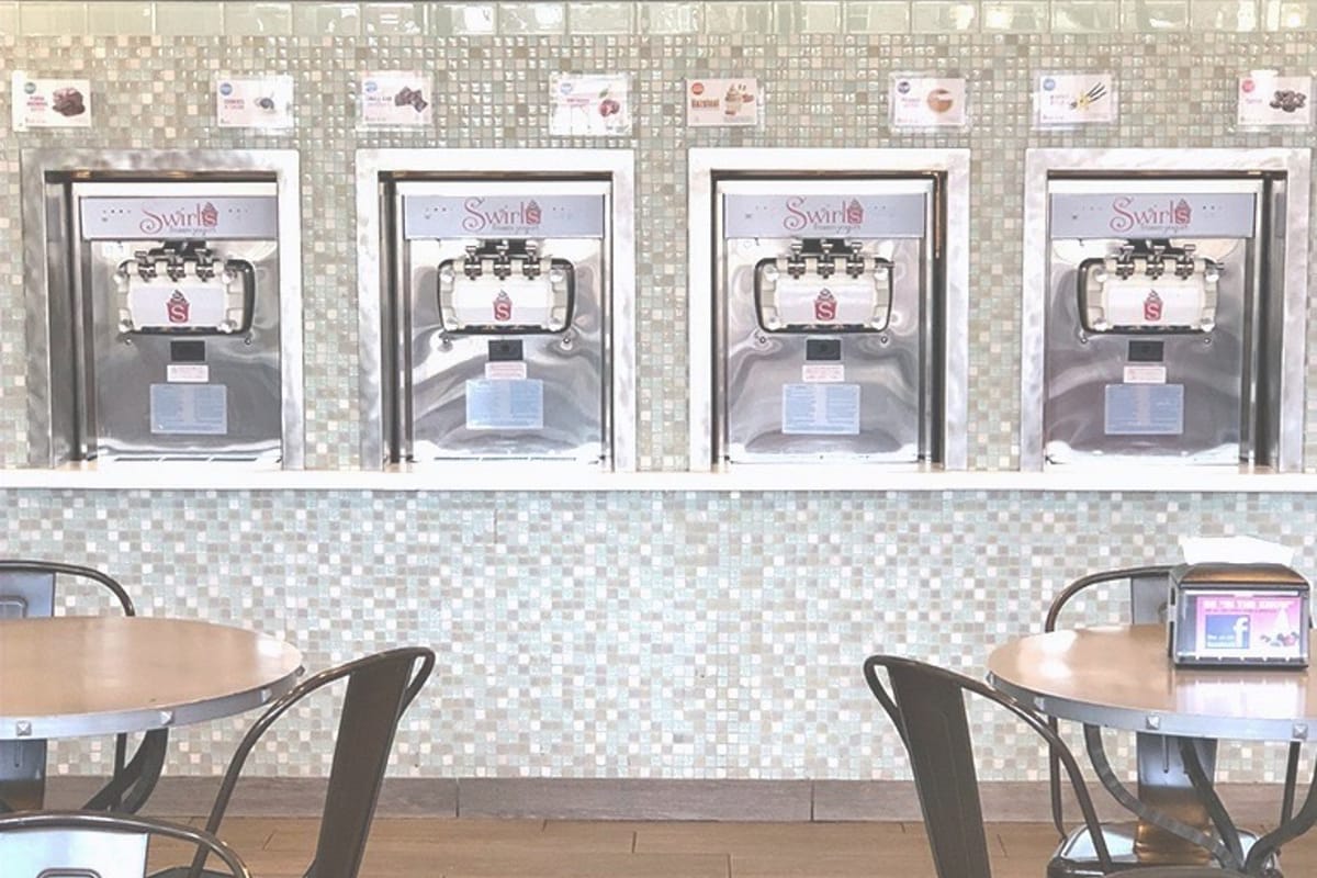 Swirls Frozen Yogurt - Parker atmosphere and seating
