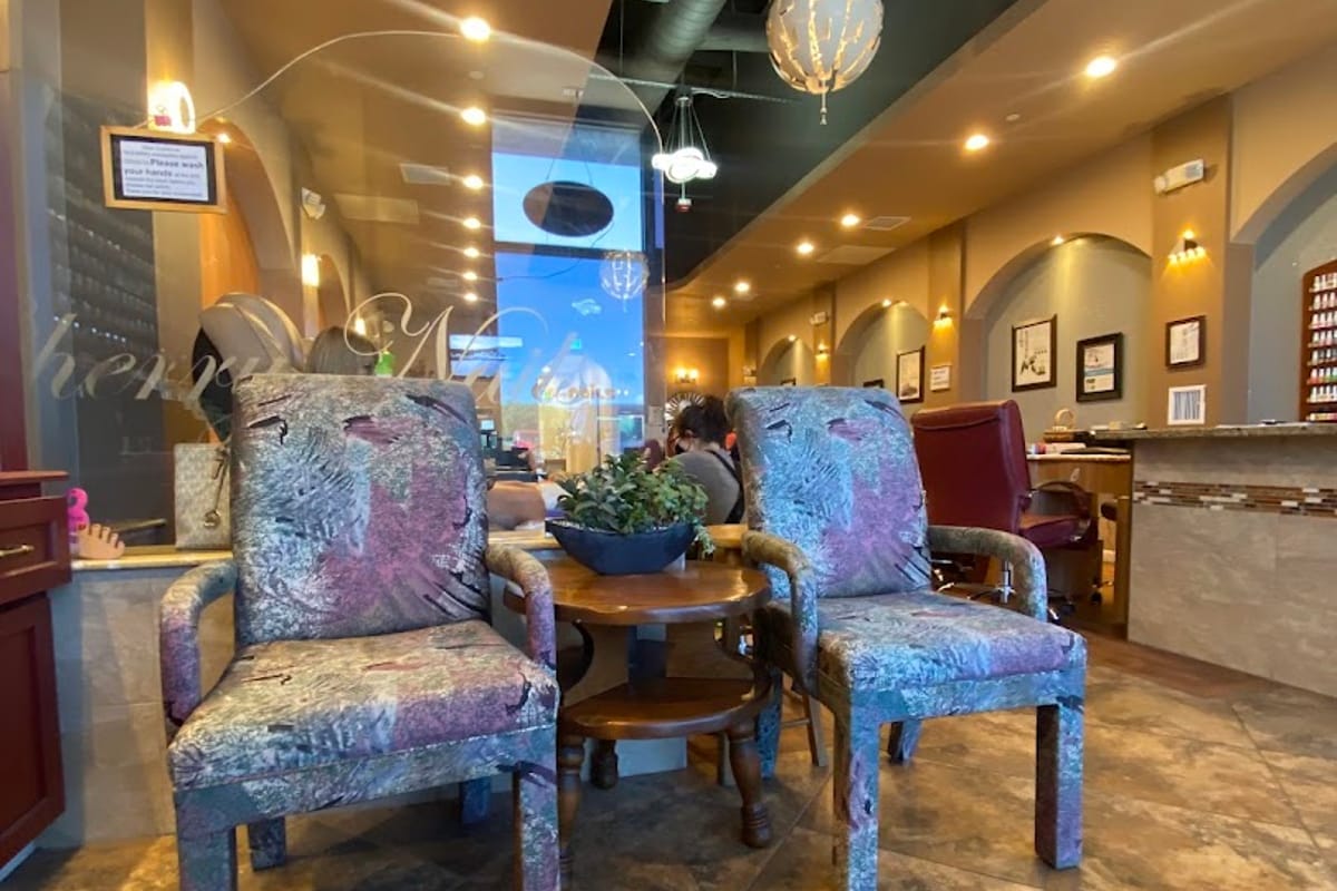 Cherry Nails atmosphere and seating