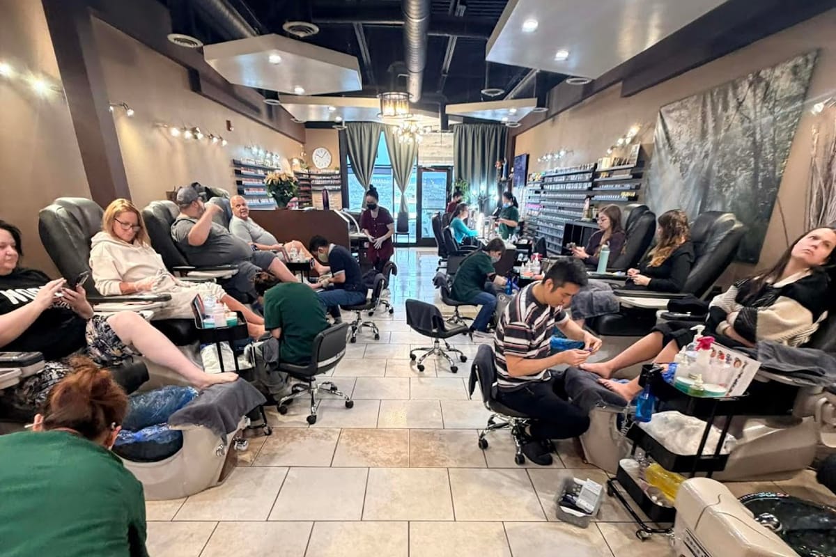 Luxury Nails and Spa featured offerings