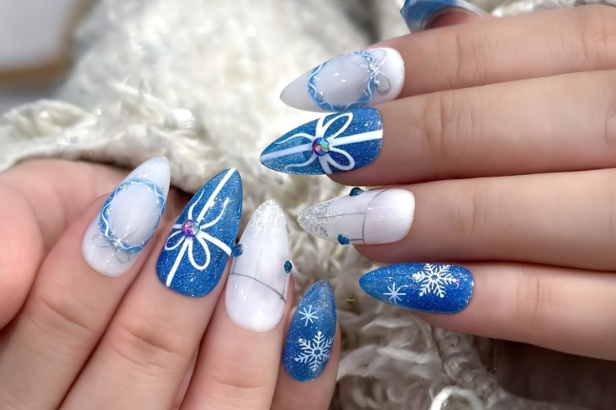 Bar Nails and Spa atmosphere and seating