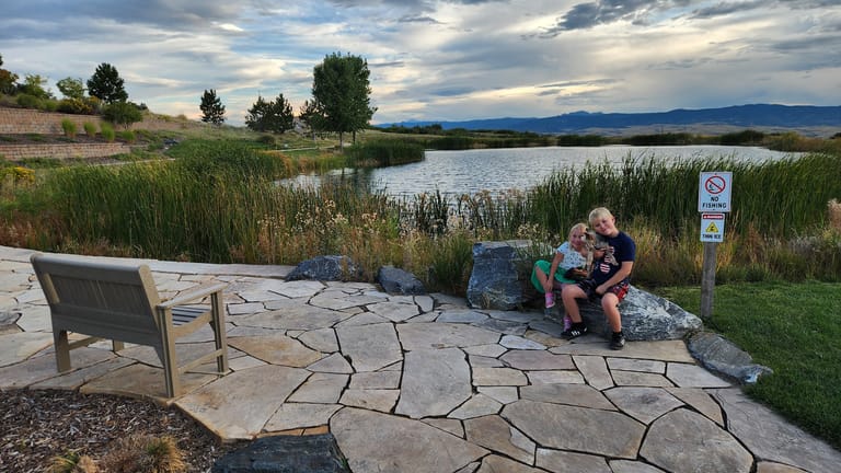 Windmill Pond dining area