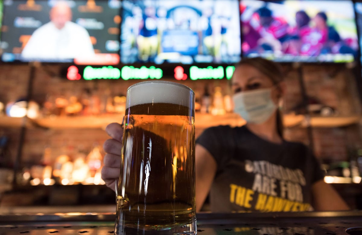 The Sportsbook Bar and Parker atmosphere and seating