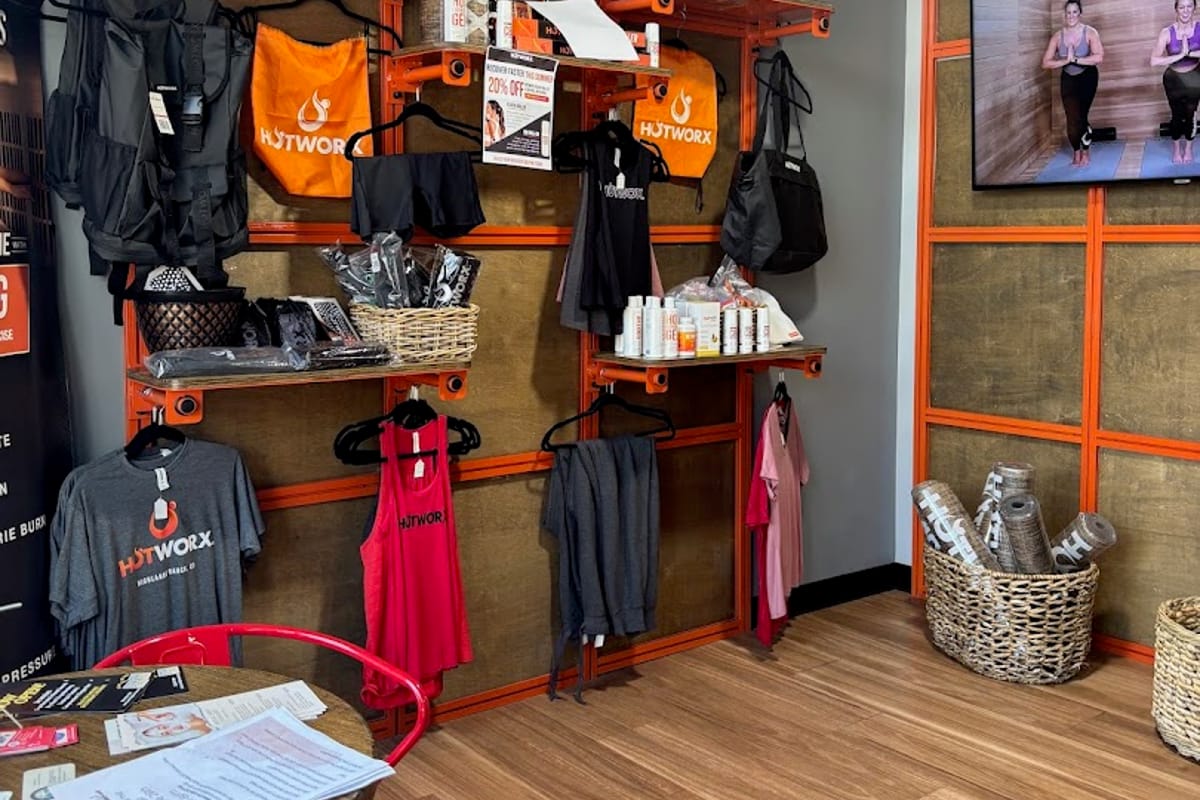HOTWORX - Highlands Ranch Town Center dining area