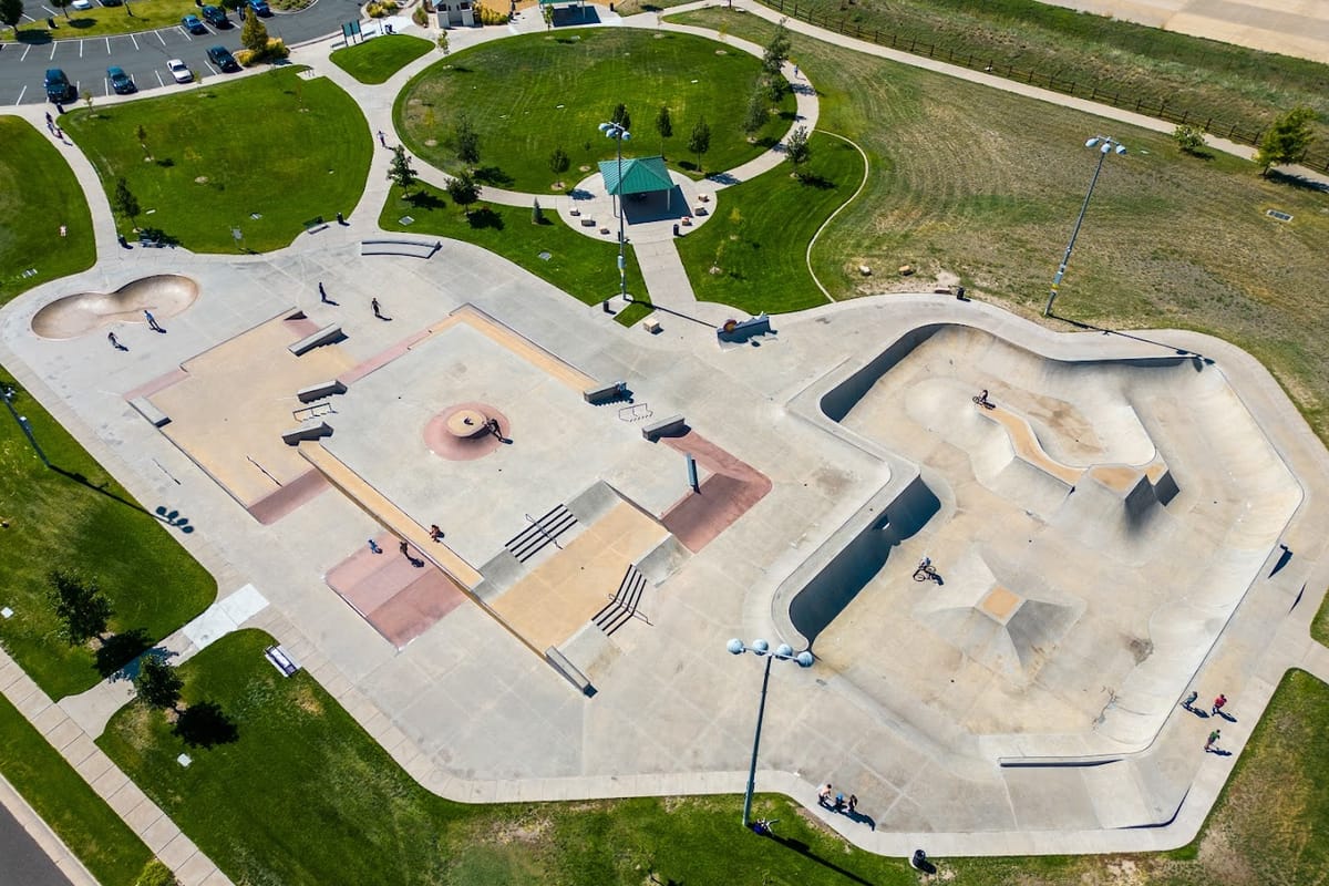 Railbender Skate & Tennis Park atmosphere and seating