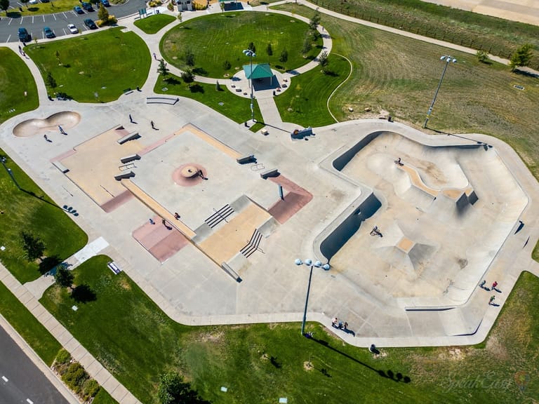 Railbender Skate & Tennis Park atmosphere and seating