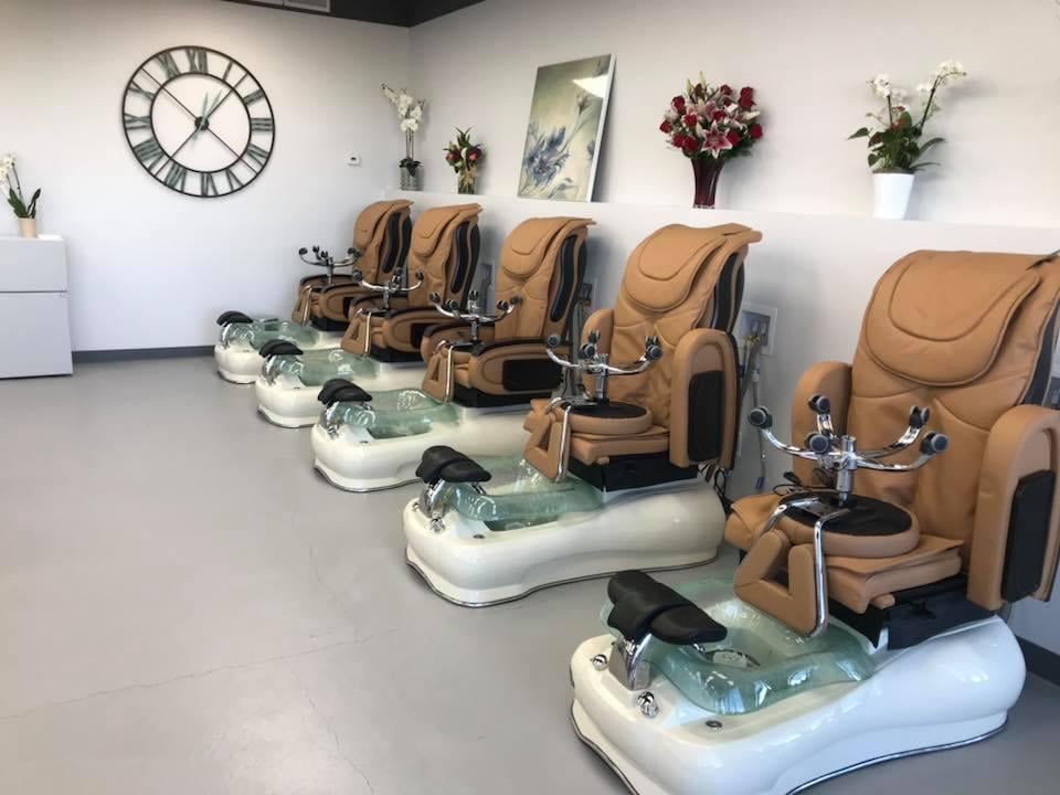 5280 Beauty Bar dining area