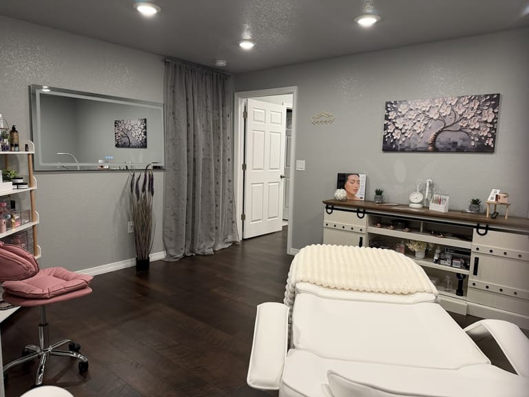 Glow by Summer Esthetics – Facials, Lashes & Waxing atmosphere and seating