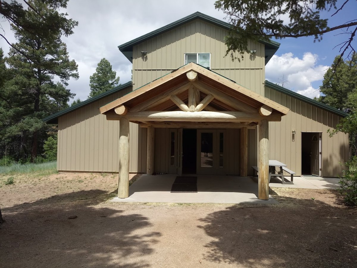 Rampart View Ranch dining area
