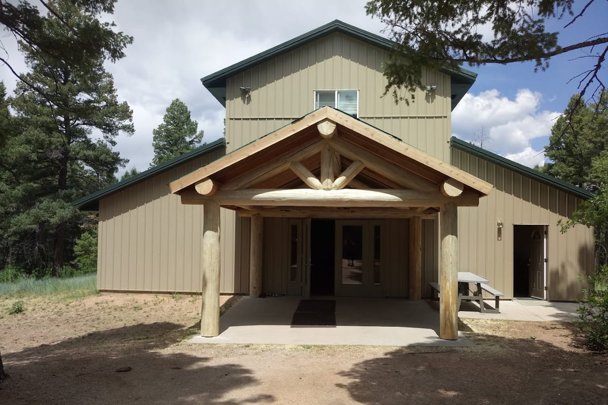 Rampart View Ranch dining area