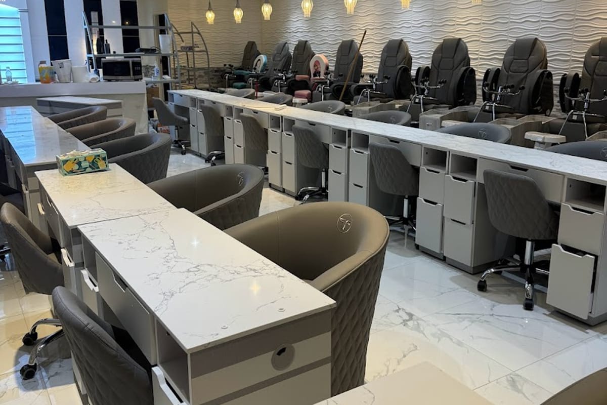 Organic Nail Bar dining area