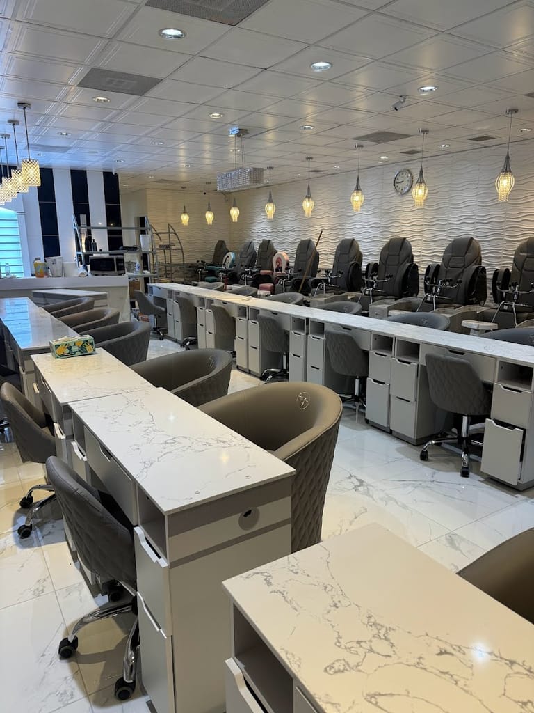 Organic Nail Bar dining area