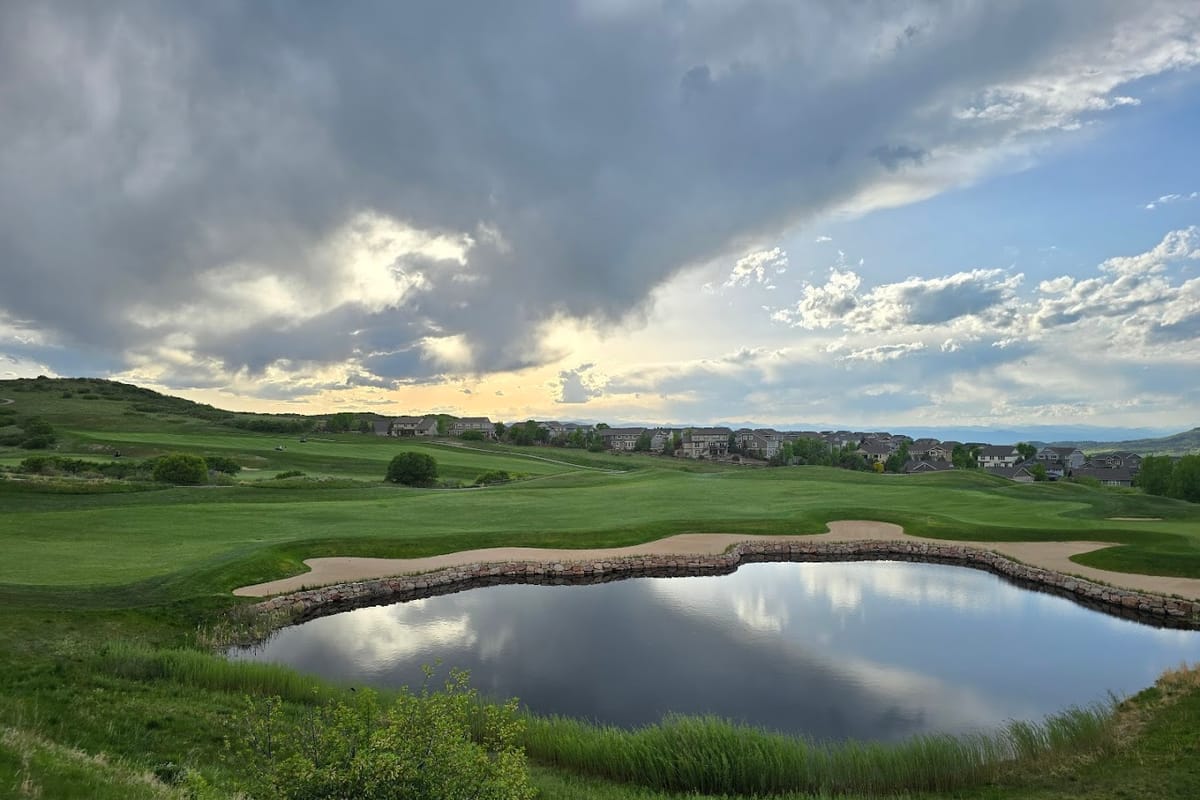 Red Hawk Ridge Golf Course atmosphere and seating