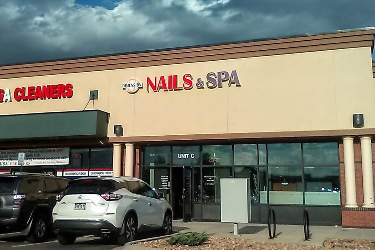 Dimension Nails atmosphere and seating