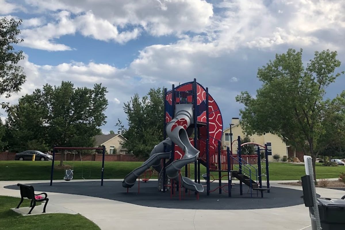 Centennial Ridge Park atmosphere and seating