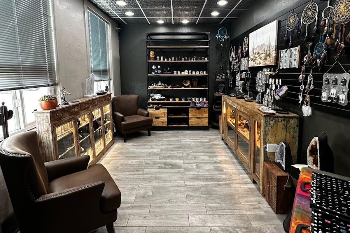Zia Mountain Jewelry atmosphere and seating