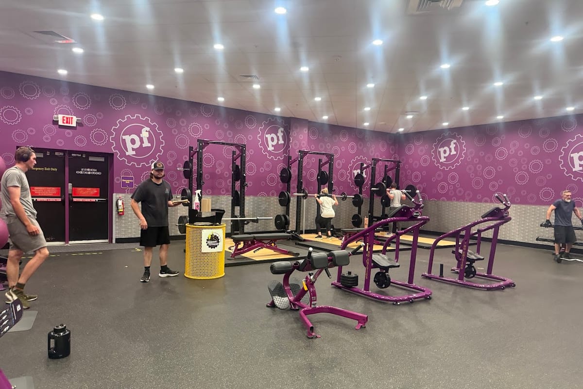 Planet Fitness atmosphere and seating