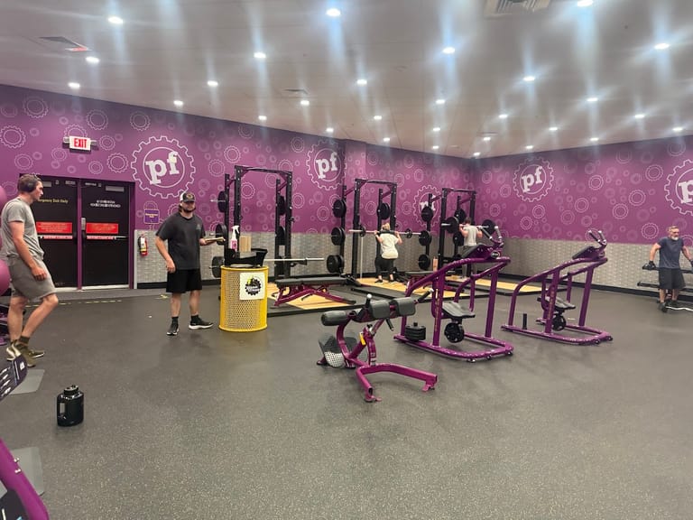 Planet Fitness atmosphere and seating