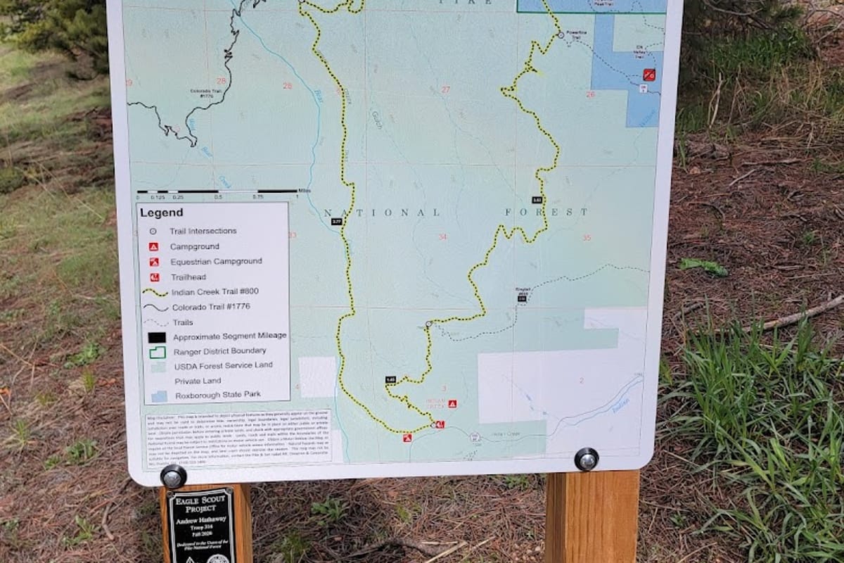 Indian Creek Trailhead atmosphere and seating
